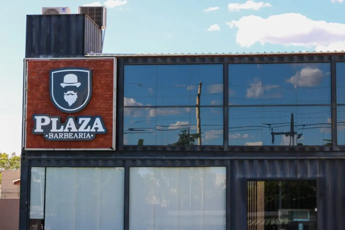 Fachada Unidade Villarejo Plaza Barbearia